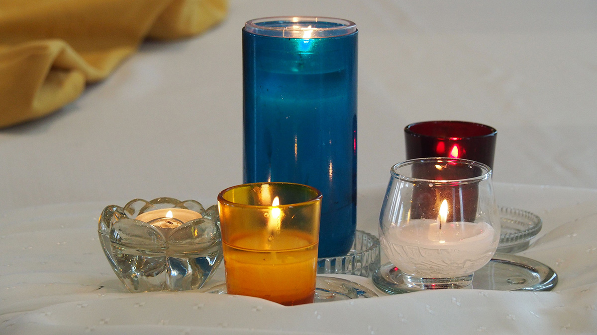 Candles representing complicated grief in pet loss